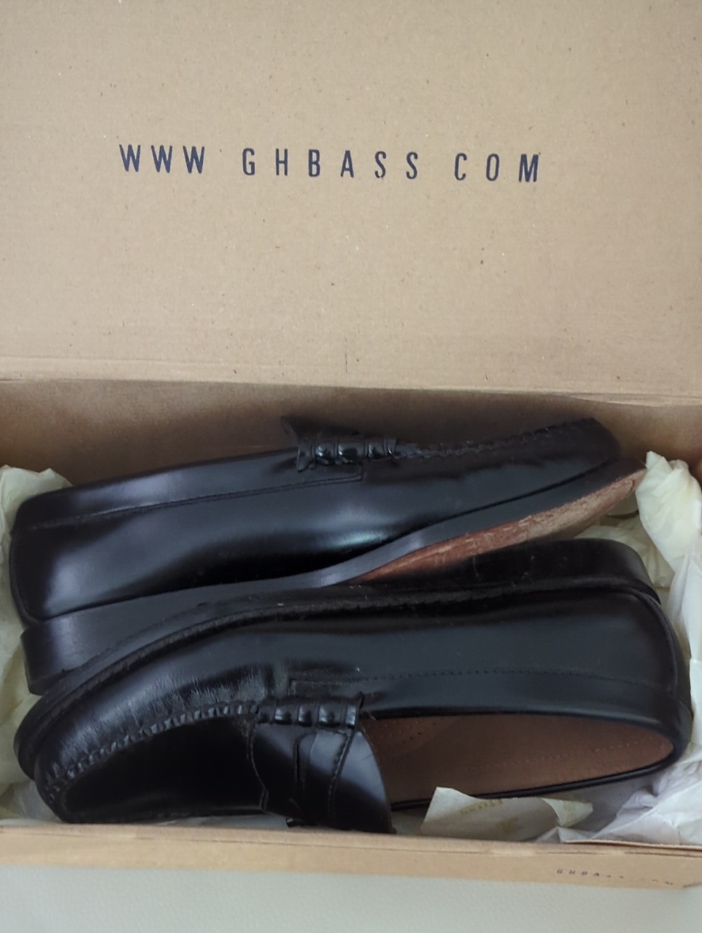 G.H. Bass & Co. Men’s Black Leather Penny Loafers - Picture 13 of 15